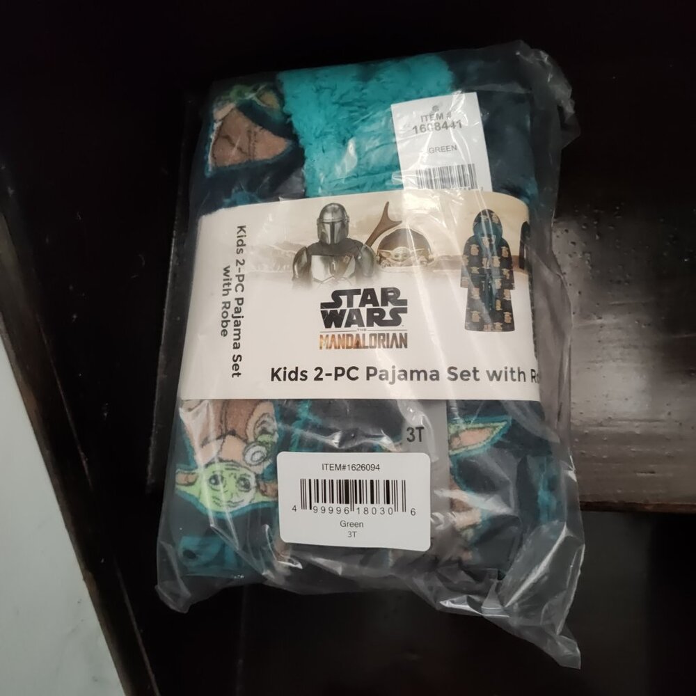 New! Star Wars Kids' 3-piece Pajamas Robe Boys Sleepwear tee Toddler size 3T NWT